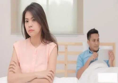 南宁调查取证：离婚后不复婚却住一起犯法吗